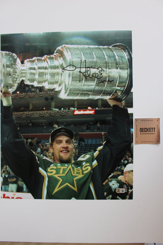 DERIAN HATCHER DALLAS STARS SIGNED 16x20 PHOTO w/CAPTAIN BAS COA