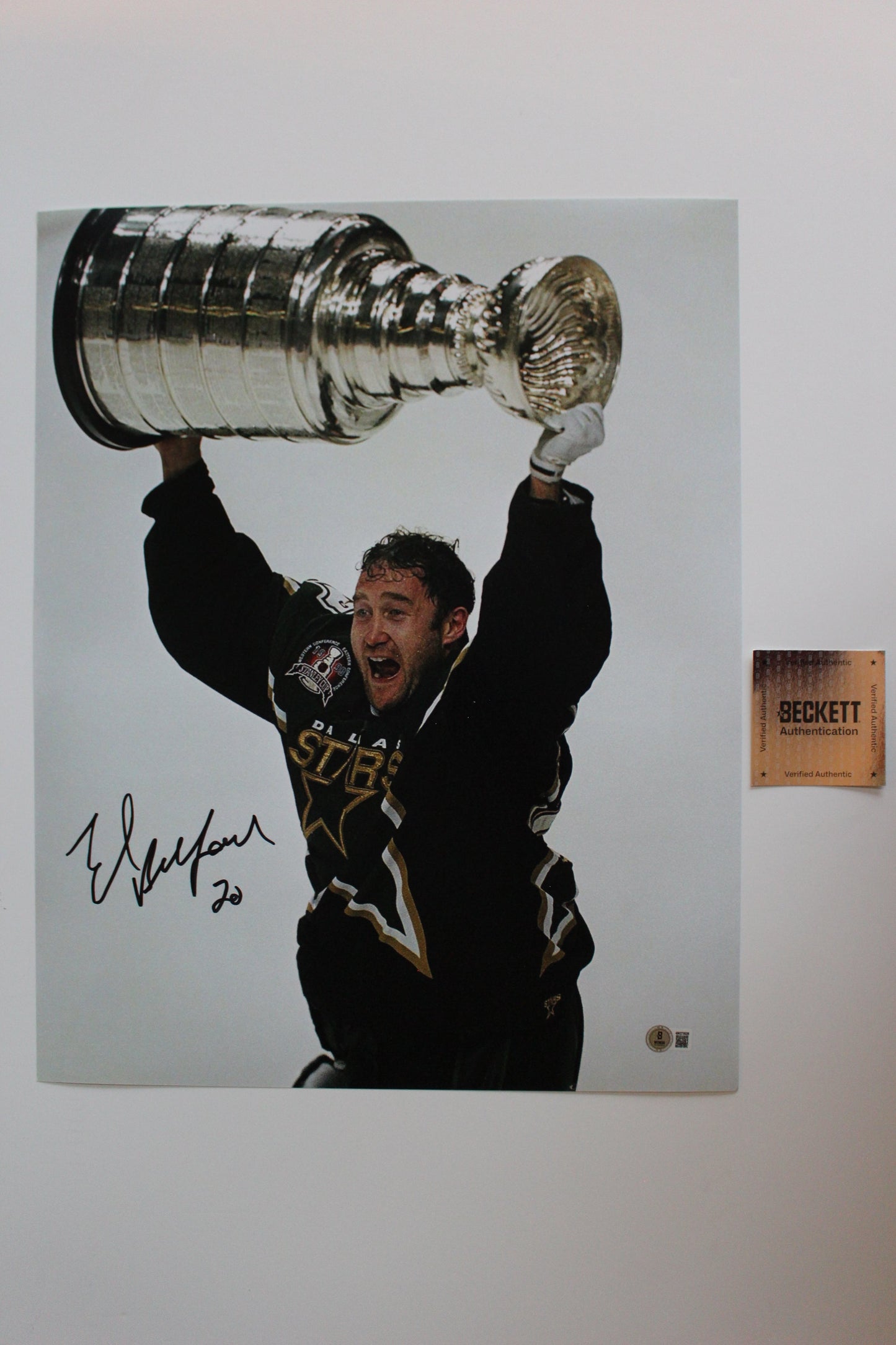 ED BELFOUR DALLAS STARS SIGNED 16x20 PHOTO Holding up the Cup BAS COA