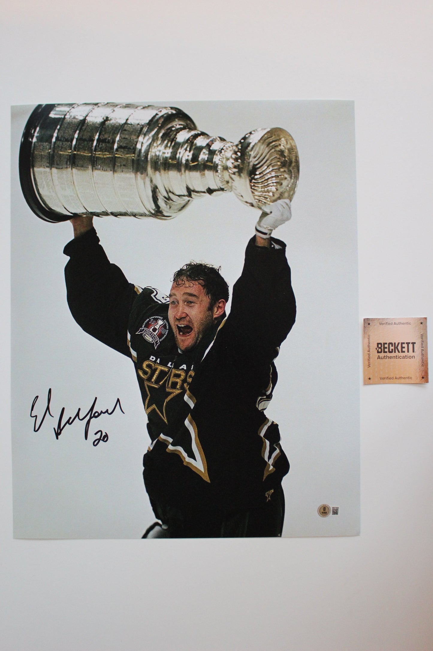 ED BELFOUR DALLAS STARS SIGNED 16x20 PHOTO Holding up the Cup BAS COA