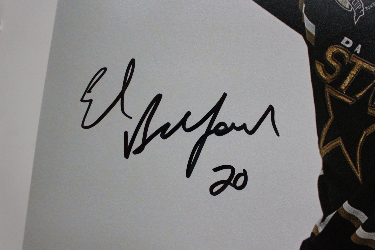 ED BELFOUR DALLAS STARS SIGNED 16x20 PHOTO Holding up the Cup BAS COA