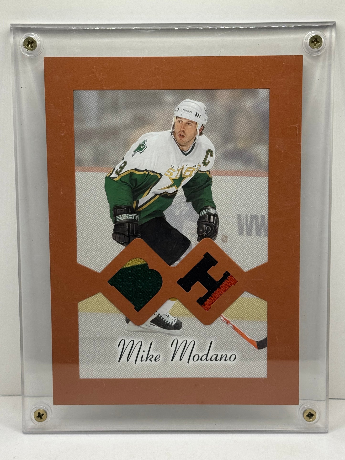 2004 Upper Deck #BH-10 Mike Modano Beehive Dual Relic Jumbo Card