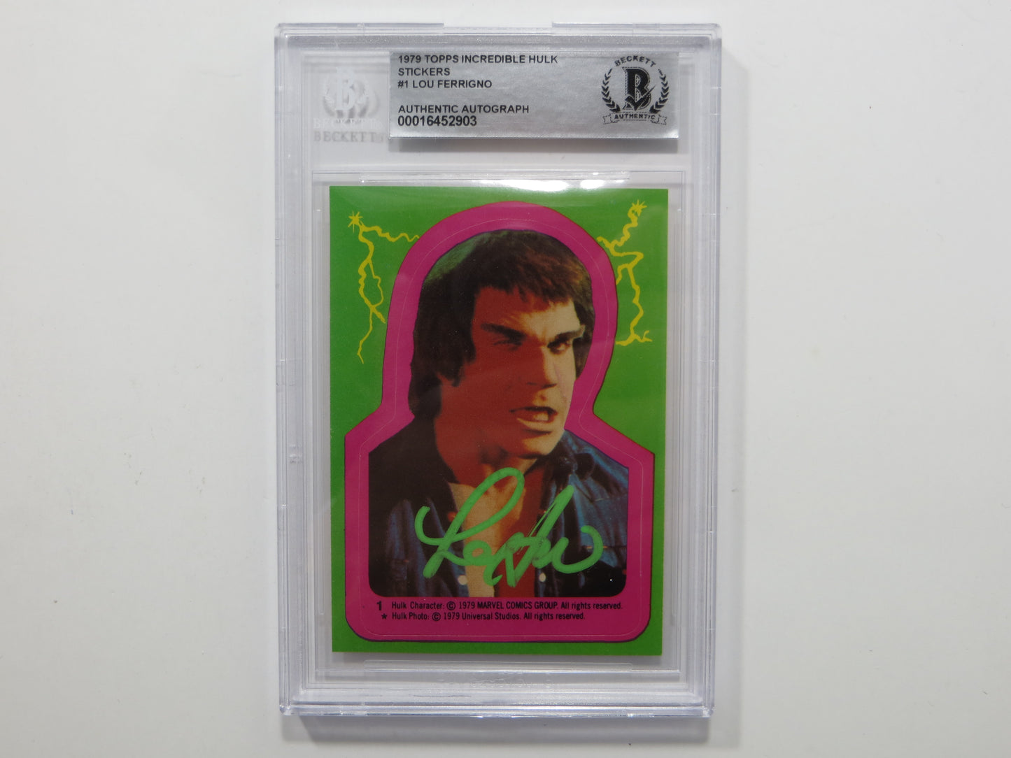 LOU FERRIGNO SIGNED 1979 TOPPS INCREDIBLE HULK STICKERS #1 BGS SLAB