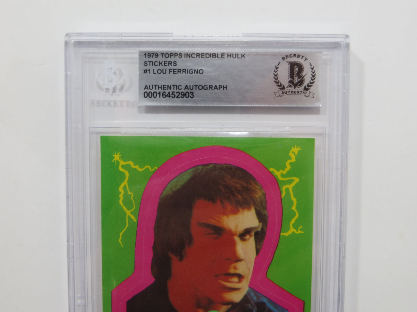 LOU FERRIGNO SIGNED 1979 TOPPS INCREDIBLE HULK STICKERS #1 BGS SLAB