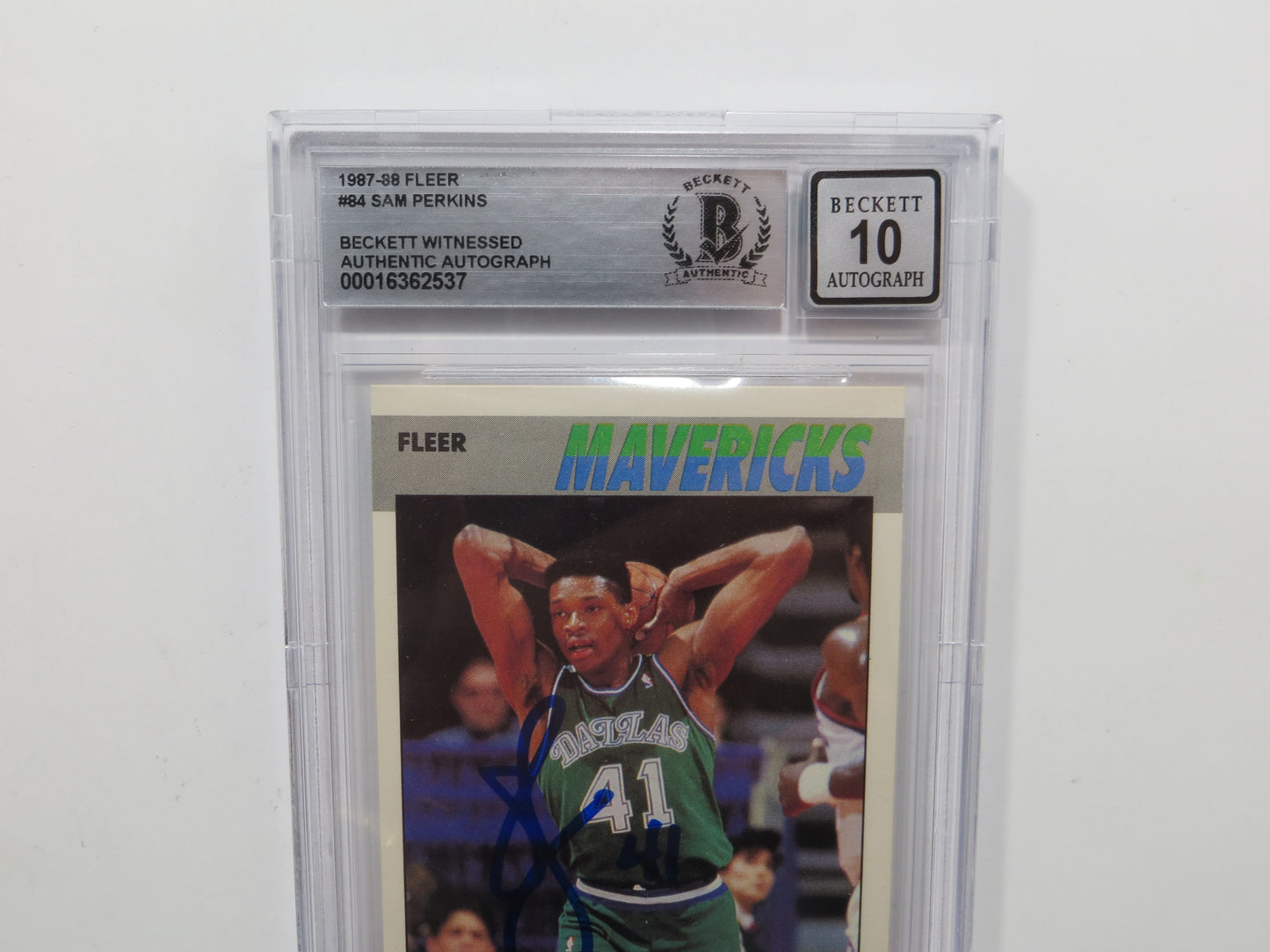 SAM PERKINS SIGNED BGS BAS SLAB 1987 FLEER #84 DALLAS MAVERICKS Auto 10