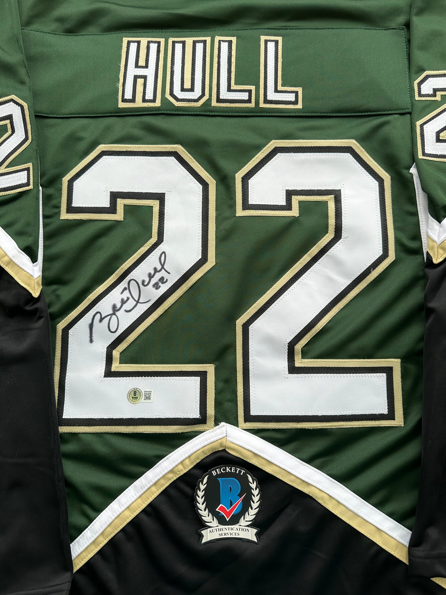 BRETT HULL SIGNED GREEN HOCKEY JERSEY Dallas Stars BAS