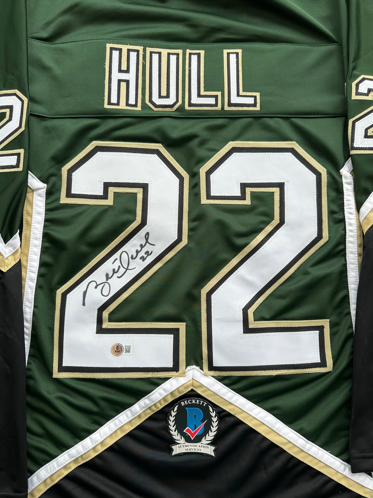 BRETT HULL SIGNED GREEN HOCKEY JERSEY Dallas Stars BAS