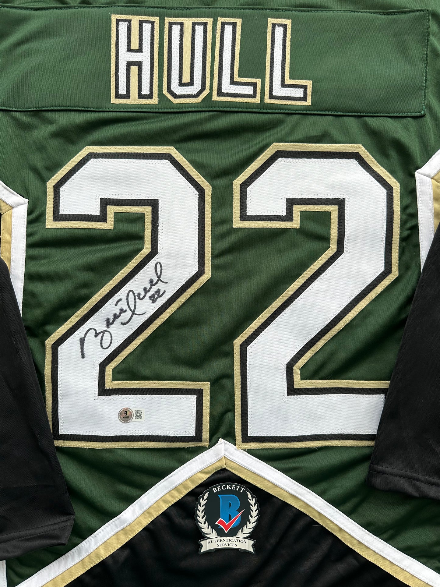 BRETT HULL SIGNED GREEN HOCKEY JERSEY Dallas Stars BAS