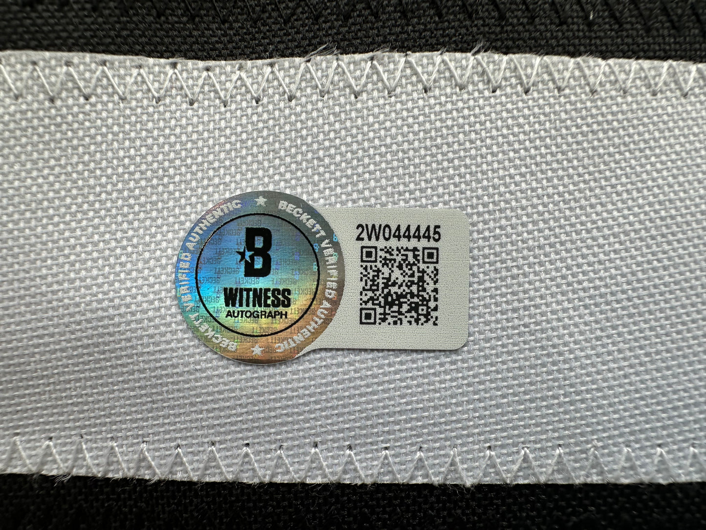 BRETT HULL SIGNED GREEN HOCKEY JERSEY Dallas Stars BAS