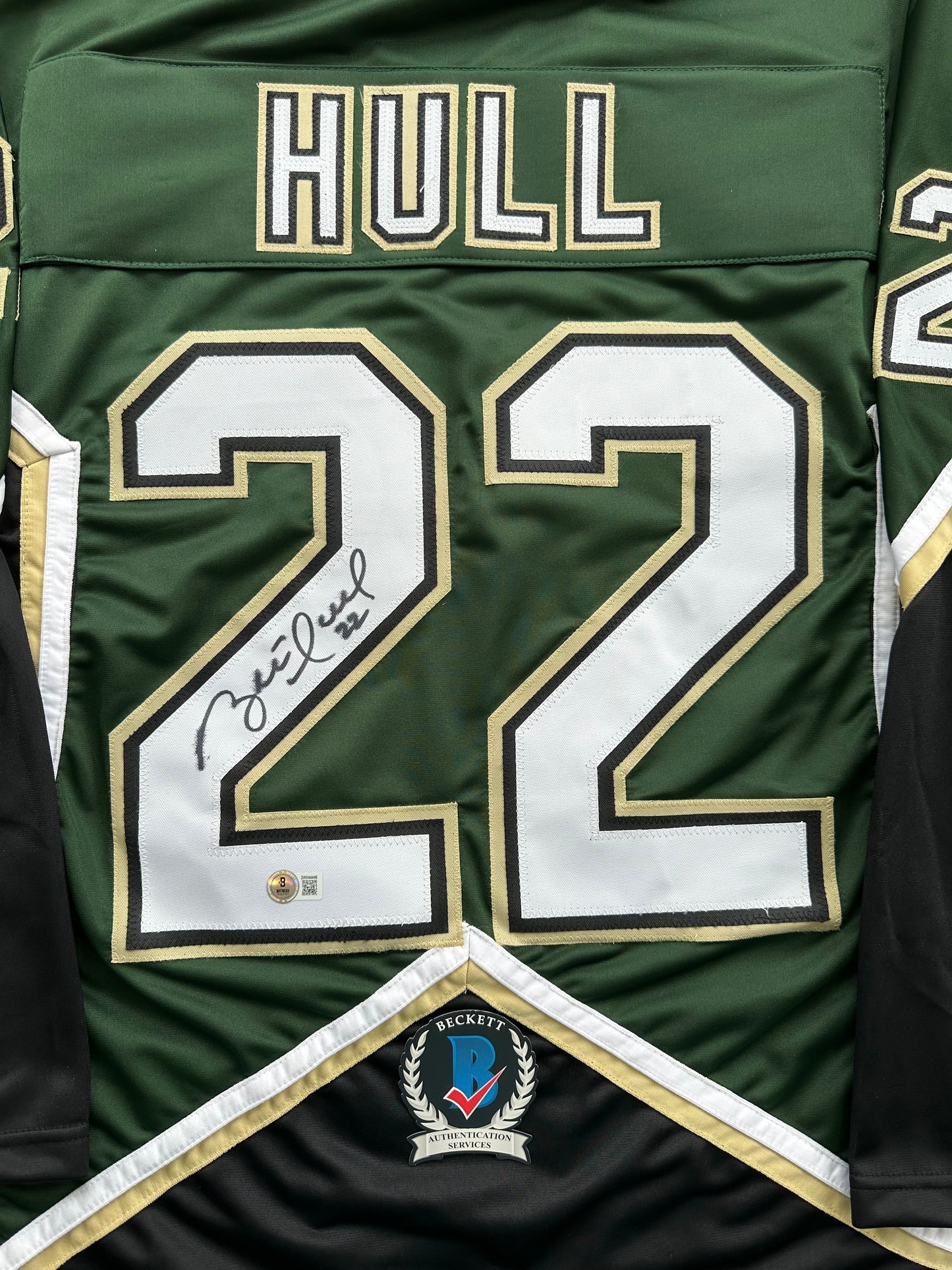 BRETT HULL SIGNED GREEN HOCKEY JERSEY Dallas Stars BAS
