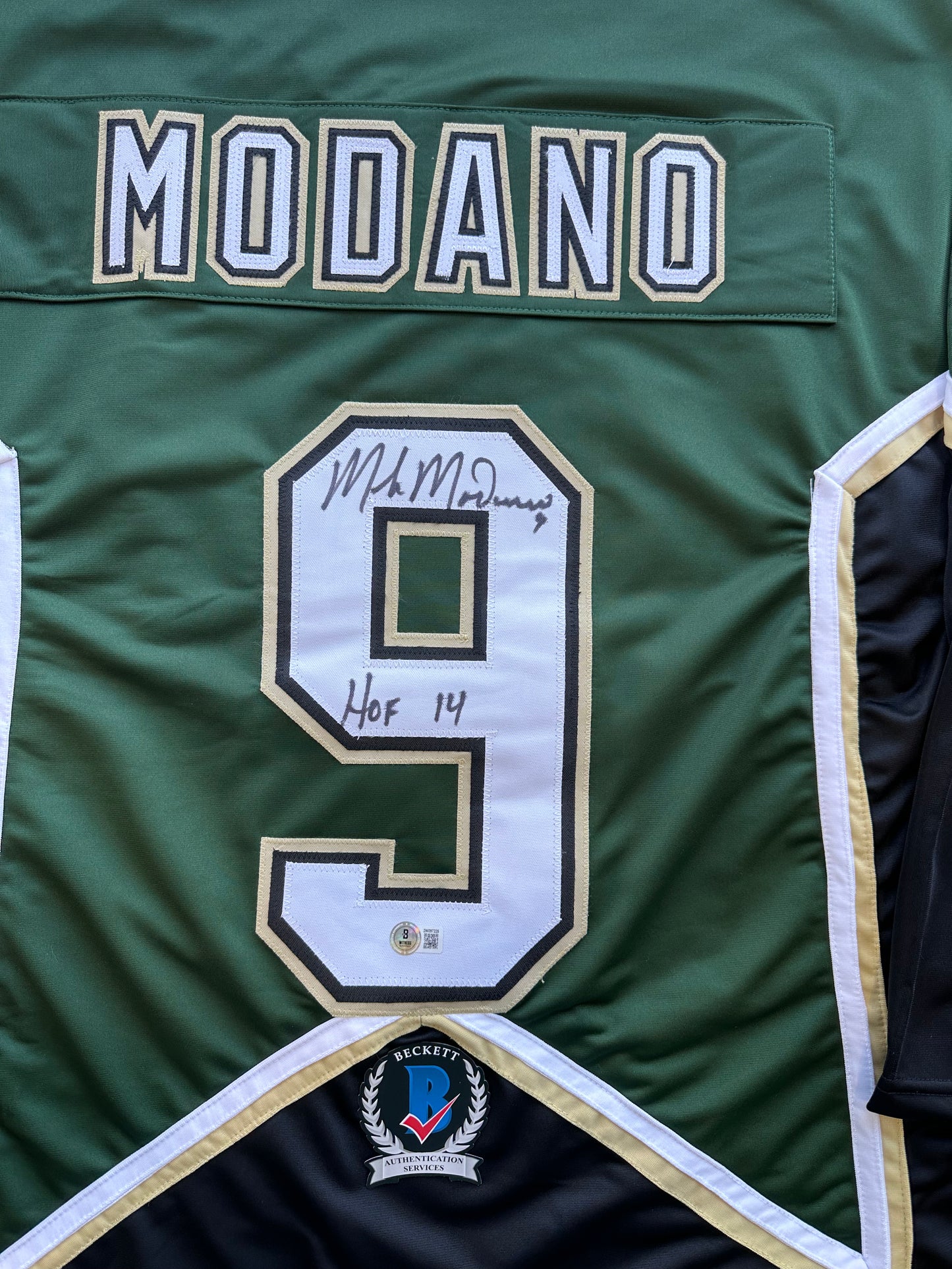 MIKE MODANO SIGNED GREEN HOCKEY JERSEY DALLAS STARS w/"HOF 14" BAS COA