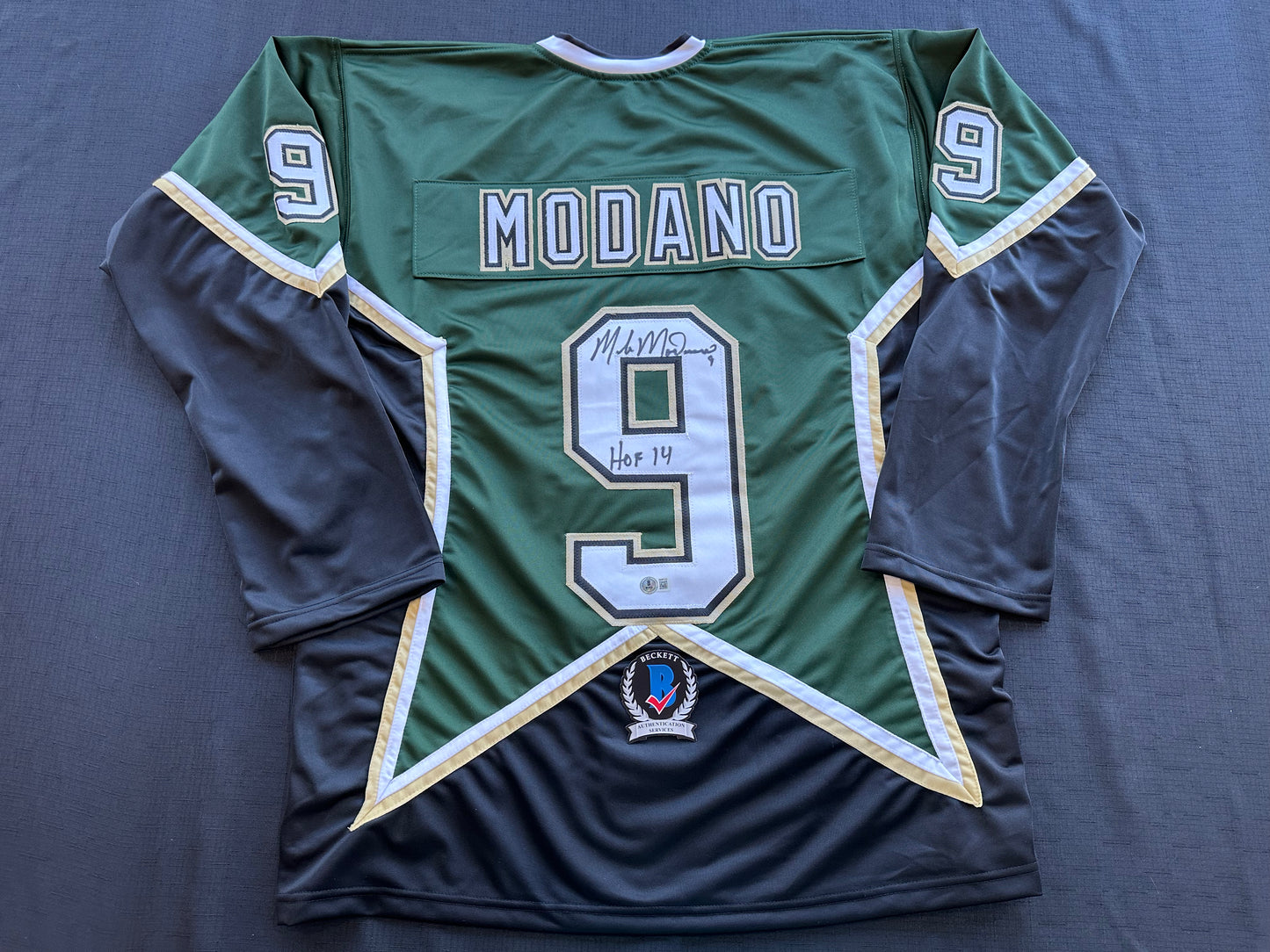 MIKE MODANO SIGNED GREEN HOCKEY JERSEY DALLAS STARS w/"HOF 14" BAS COA