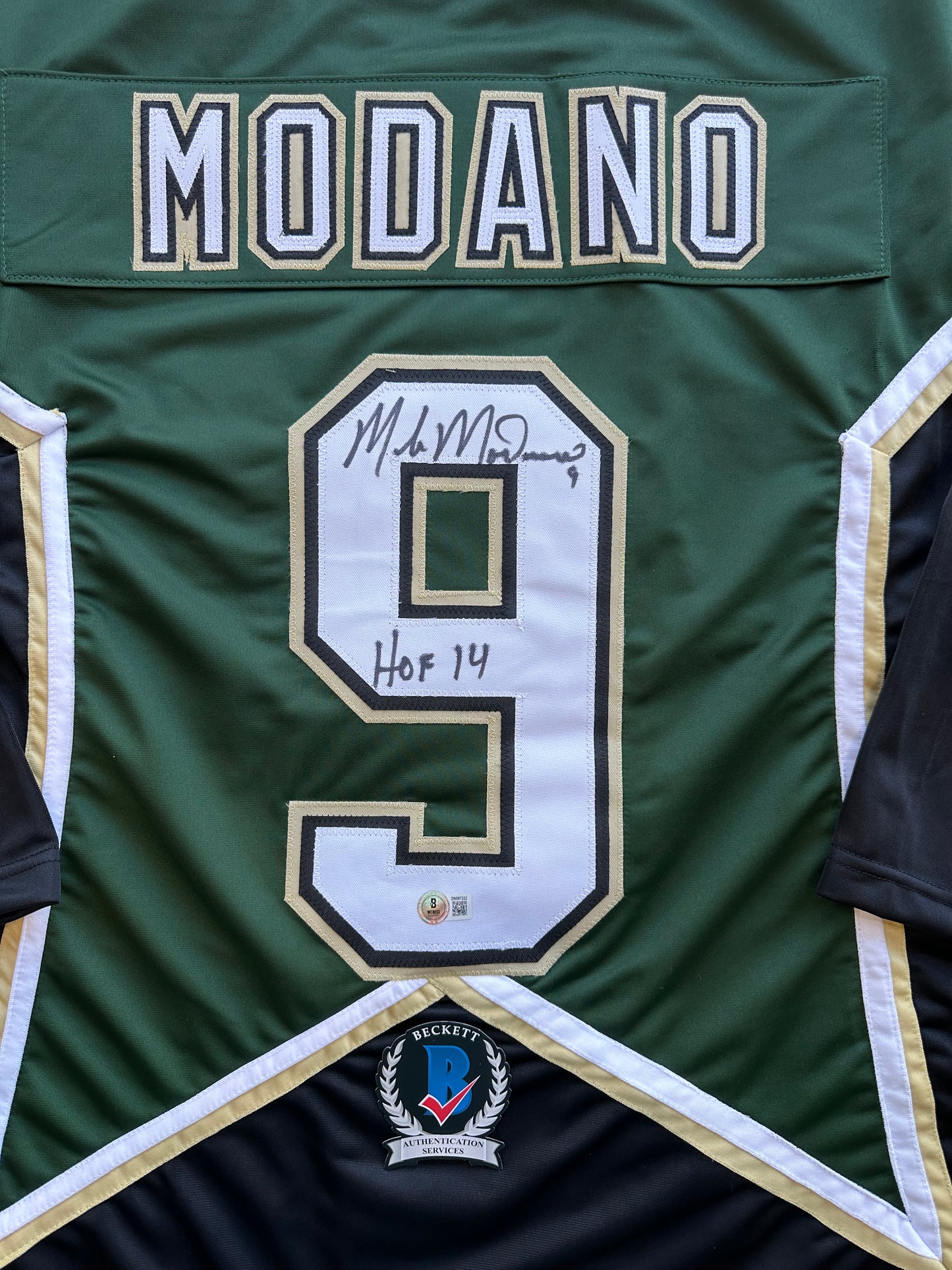 MIKE MODANO SIGNED GREEN HOCKEY JERSEY DALLAS STARS w/"HOF 14" BAS COA