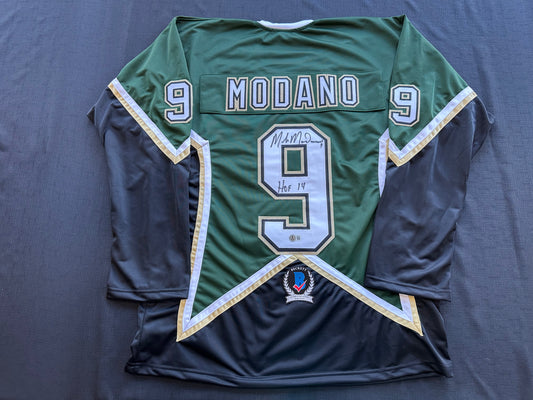 MIKE MODANO SIGNED GREEN HOCKEY JERSEY DALLAS STARS w/"HOF 14" BAS COA