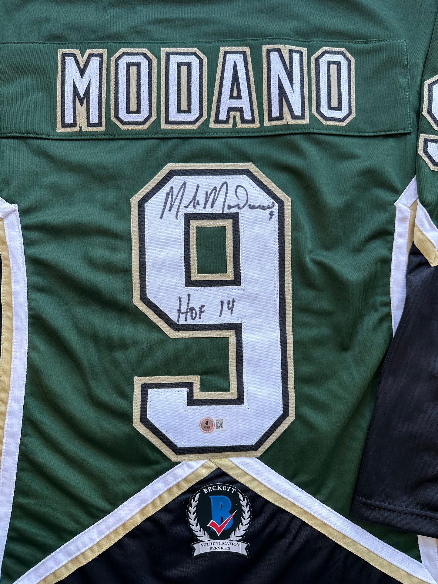 MIKE MODANO SIGNED GREEN HOCKEY JERSEY DALLAS STARS w/"HOF 14" BAS COA