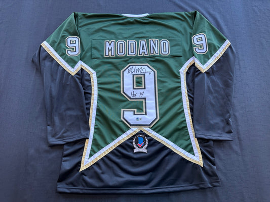 MIKE MODANO SIGNED GREEN HOCKEY JERSEY DALLAS STARS w/"HOF 14" BAS COA