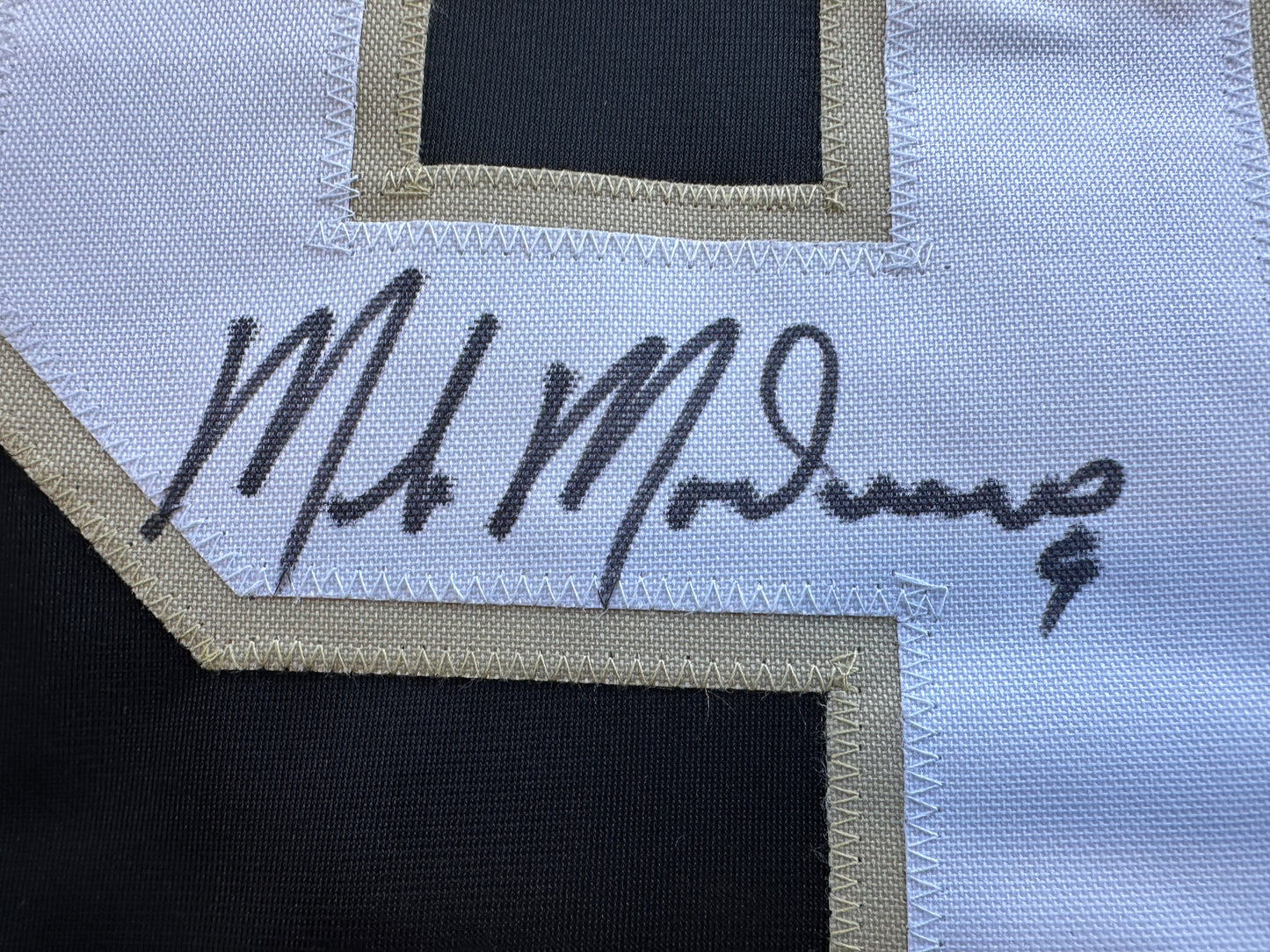 MIKE MODANO SIGNED BLACK AND GOLD HOCKEY JERSEY XL Dallas Stars BAS