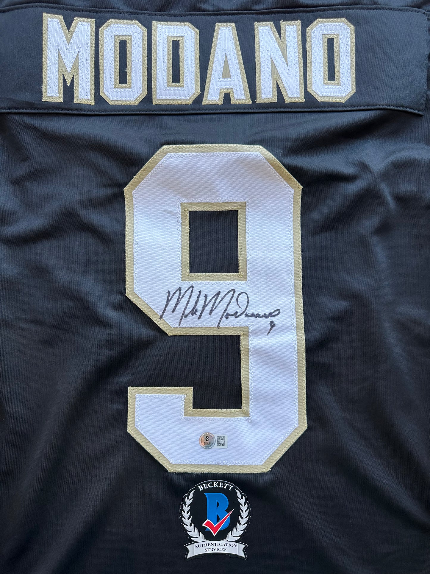 MIKE MODANO SIGNED BLACK AND GOLD HOCKEY JERSEY XL Dallas Stars BAS