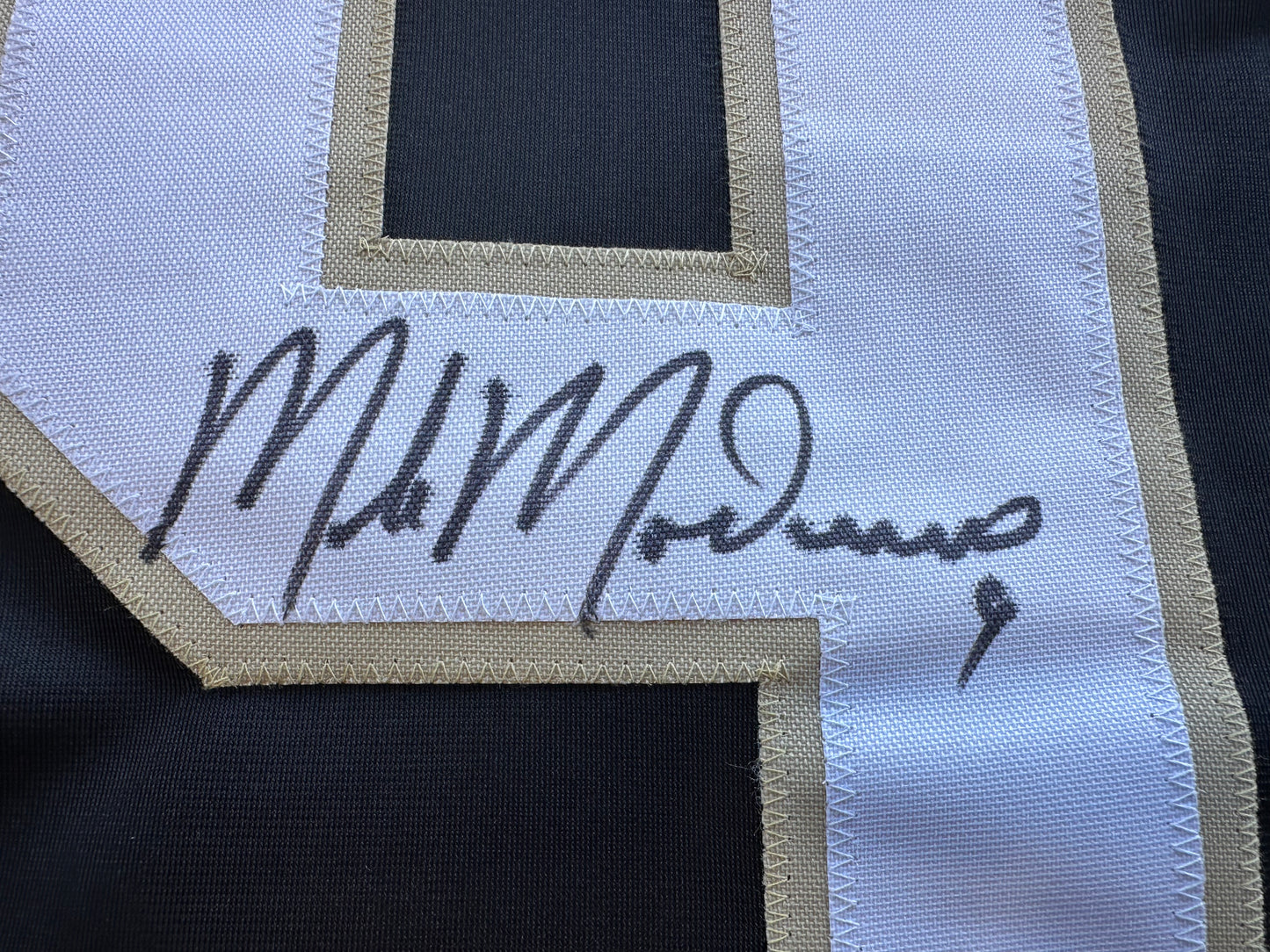 MIKE MODANO SIGNED BLACK AND GOLD HOCKEY JERSEY XL Dallas Stars BAS