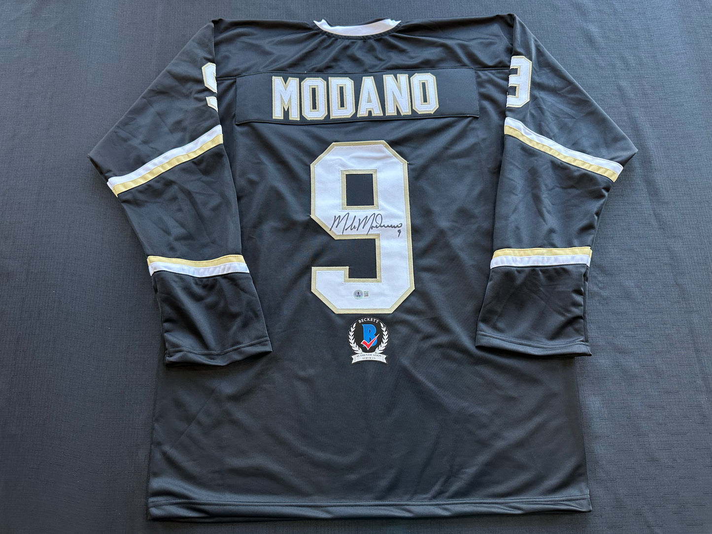 MIKE MODANO SIGNED BLACK AND GOLD HOCKEY JERSEY XL Dallas Stars BAS