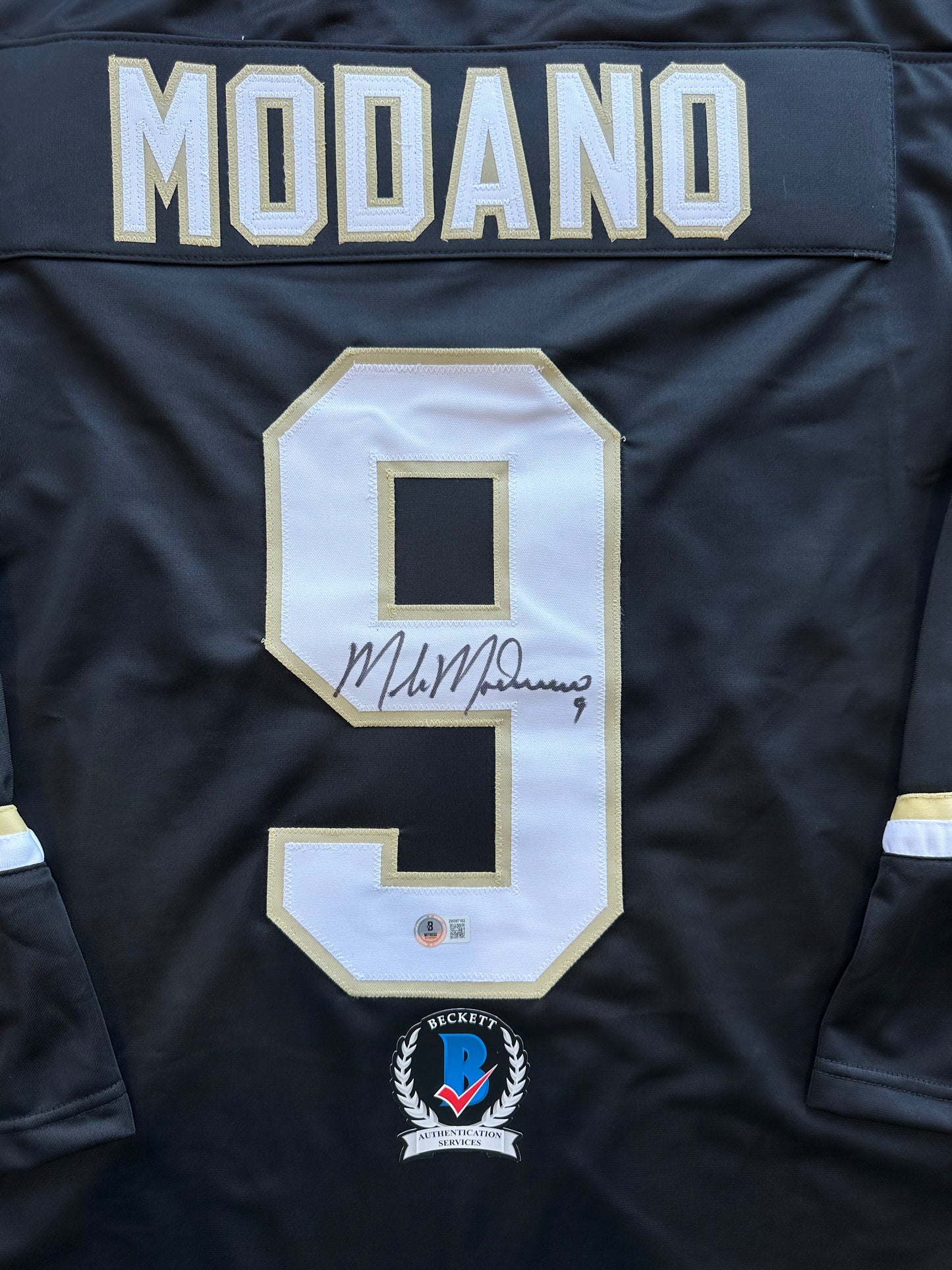 MIKE MODANO SIGNED BLACK AND GOLD HOCKEY JERSEY XL Dallas Stars BAS