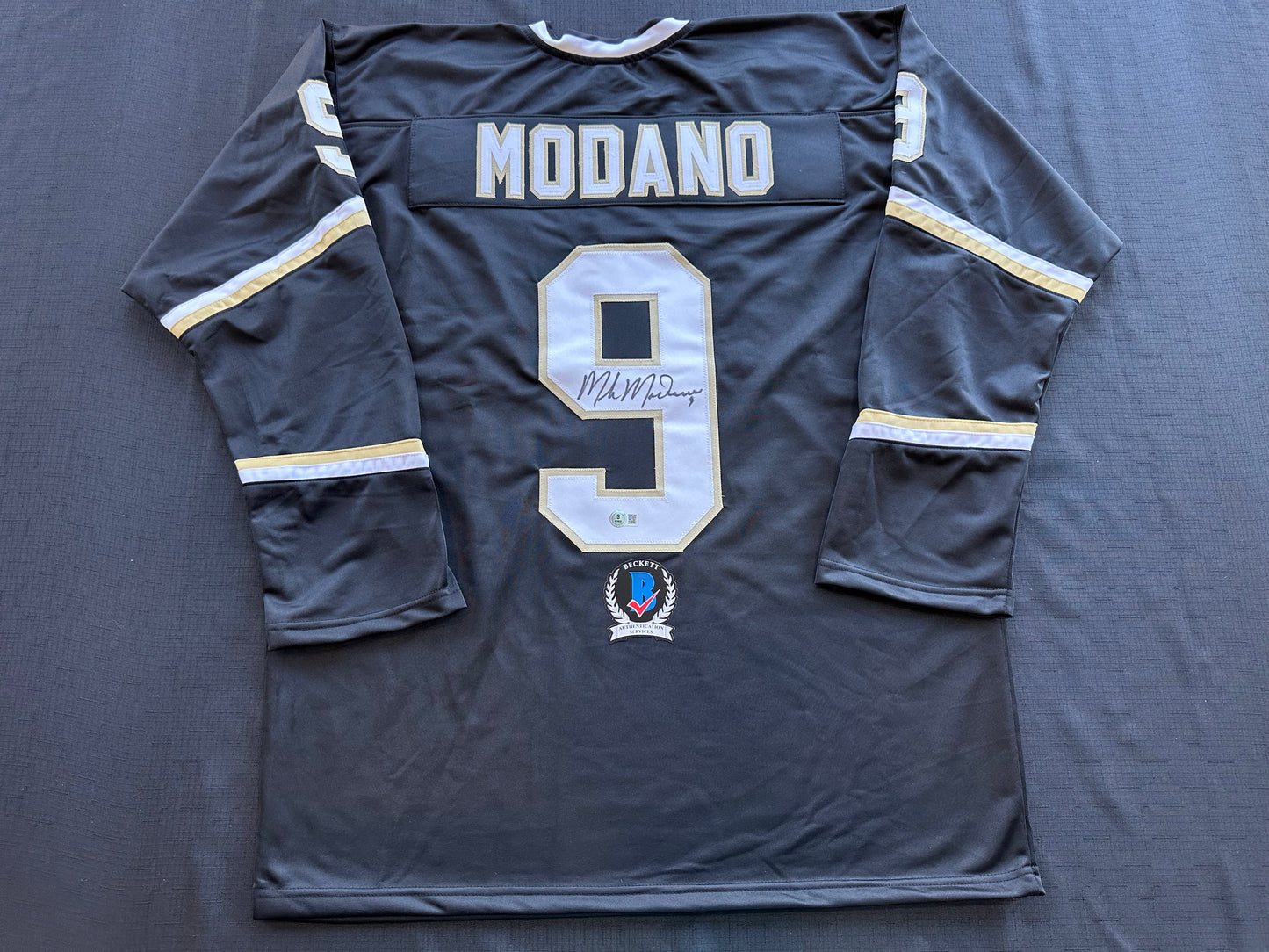MIKE MODANO SIGNED BLACK AND GOLD HOCKEY JERSEY XL Dallas Stars BAS