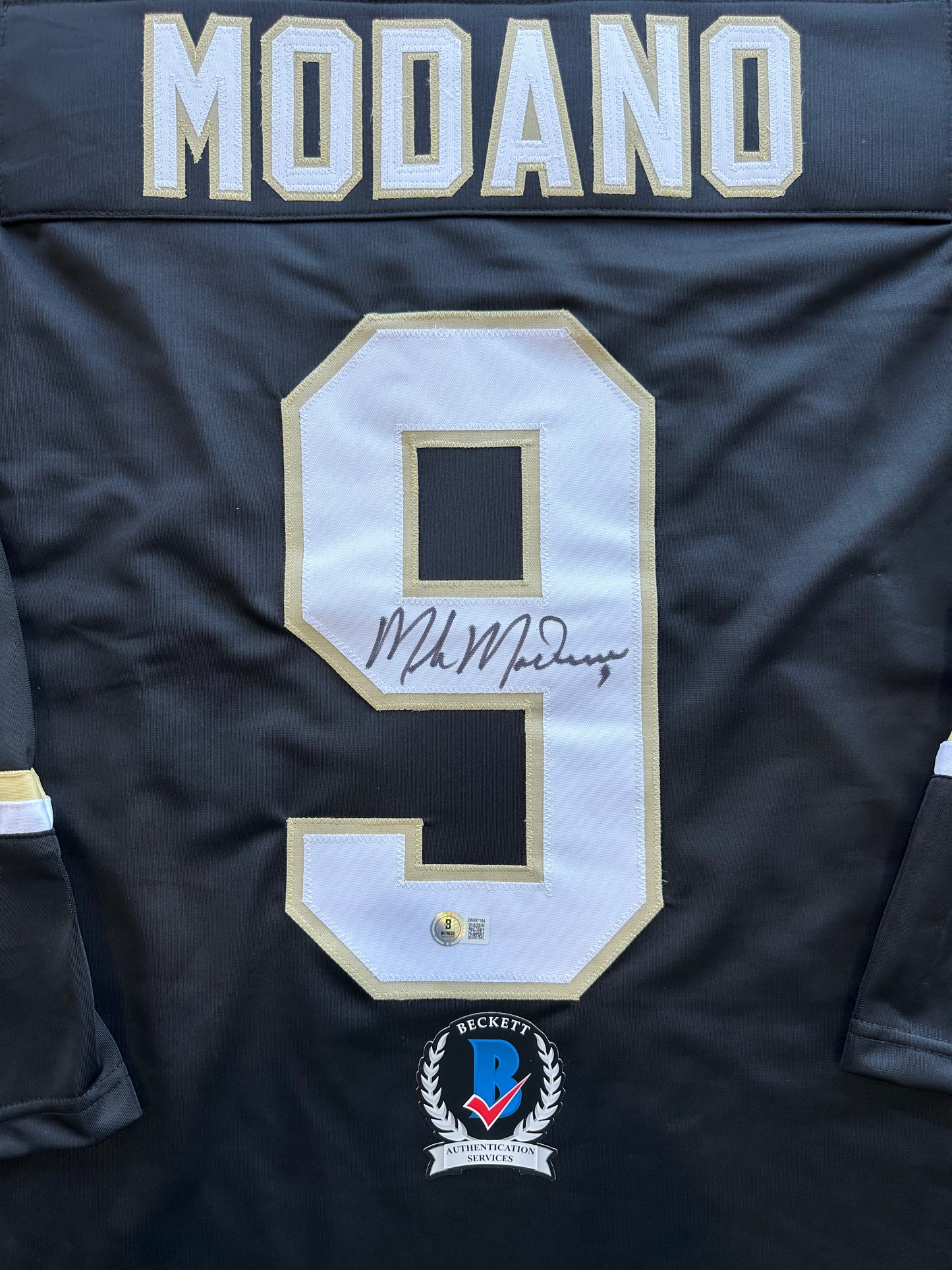 MIKE MODANO SIGNED BLACK AND GOLD HOCKEY JERSEY XL Dallas Stars BAS