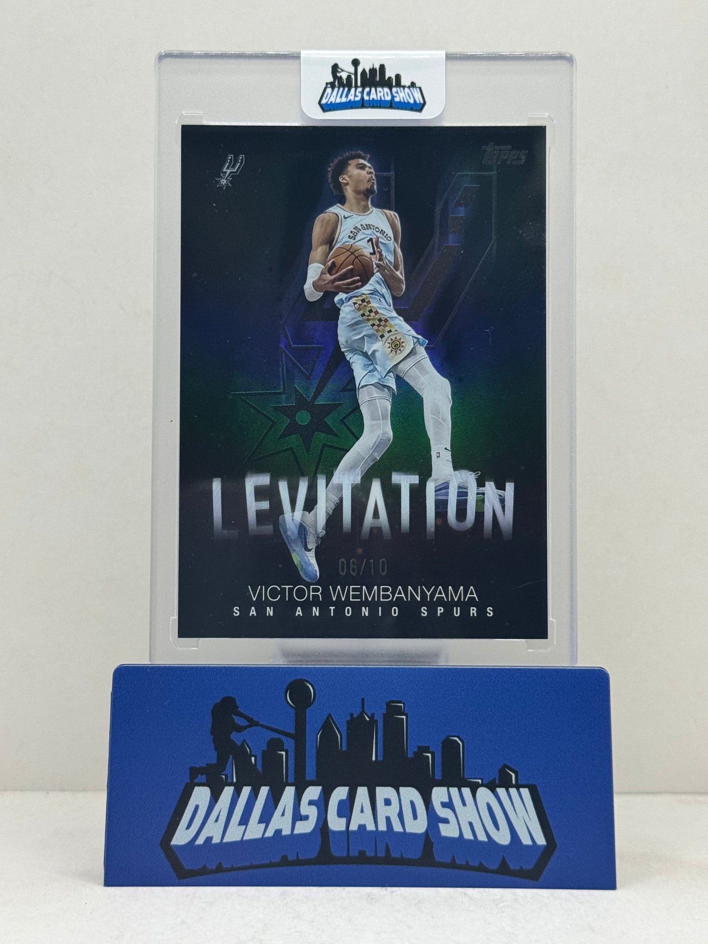 2025-26 Topps #L-10 Victor Wembanyama Black Rainbow Levitation /10 Spurs