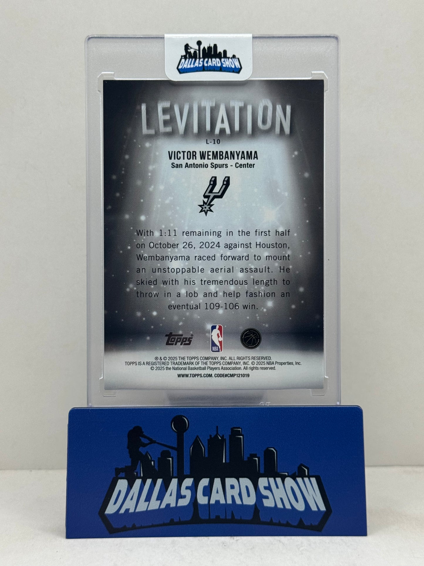 2025-26 Topps #L-10 Victor Wembanyama Black Rainbow Levitation /10 Spurs