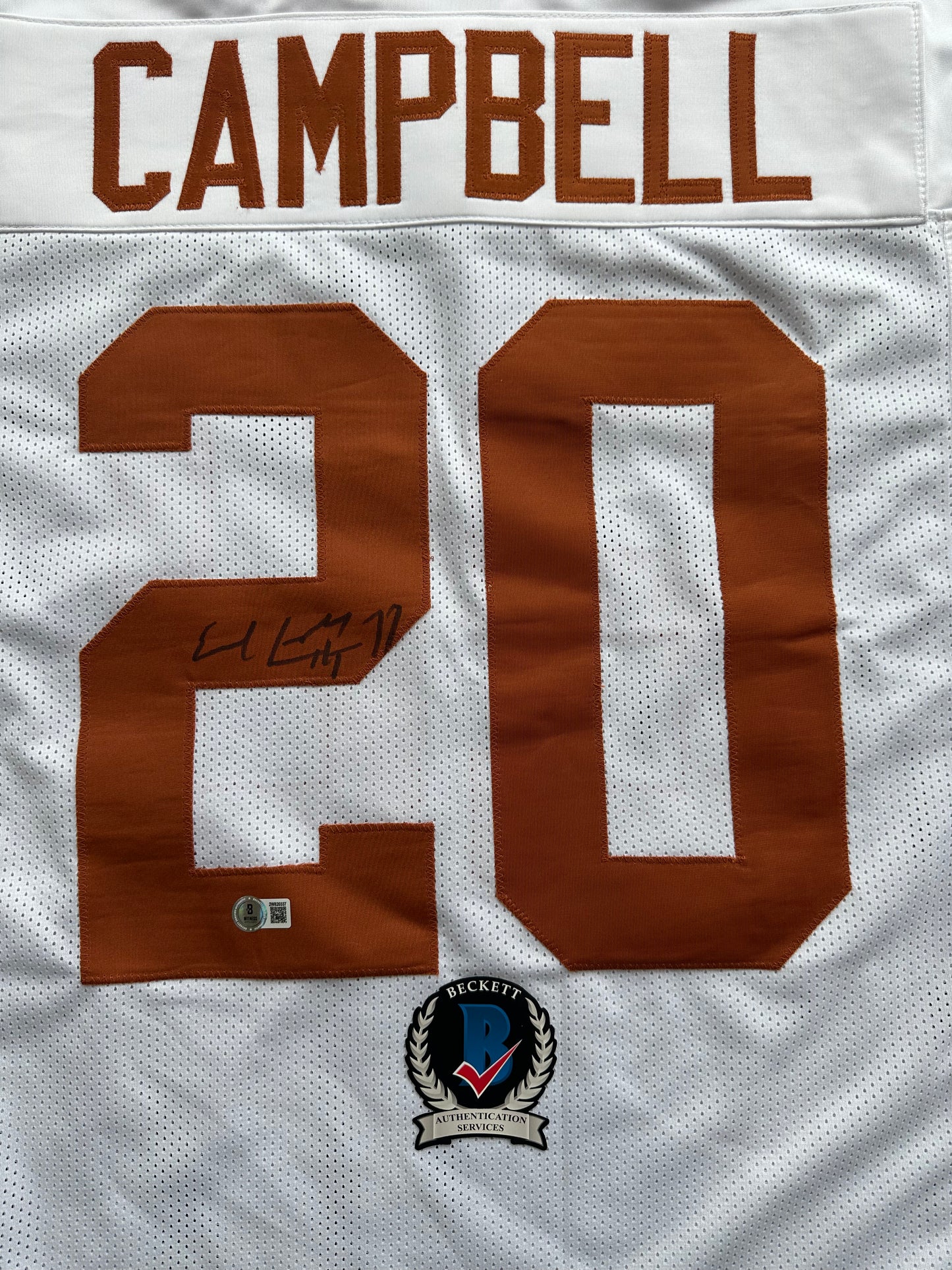 EARL CAMPBELL SIGNED WHITE FOOTBALL JERSEY TEXAS LONGHORNS BAS COA