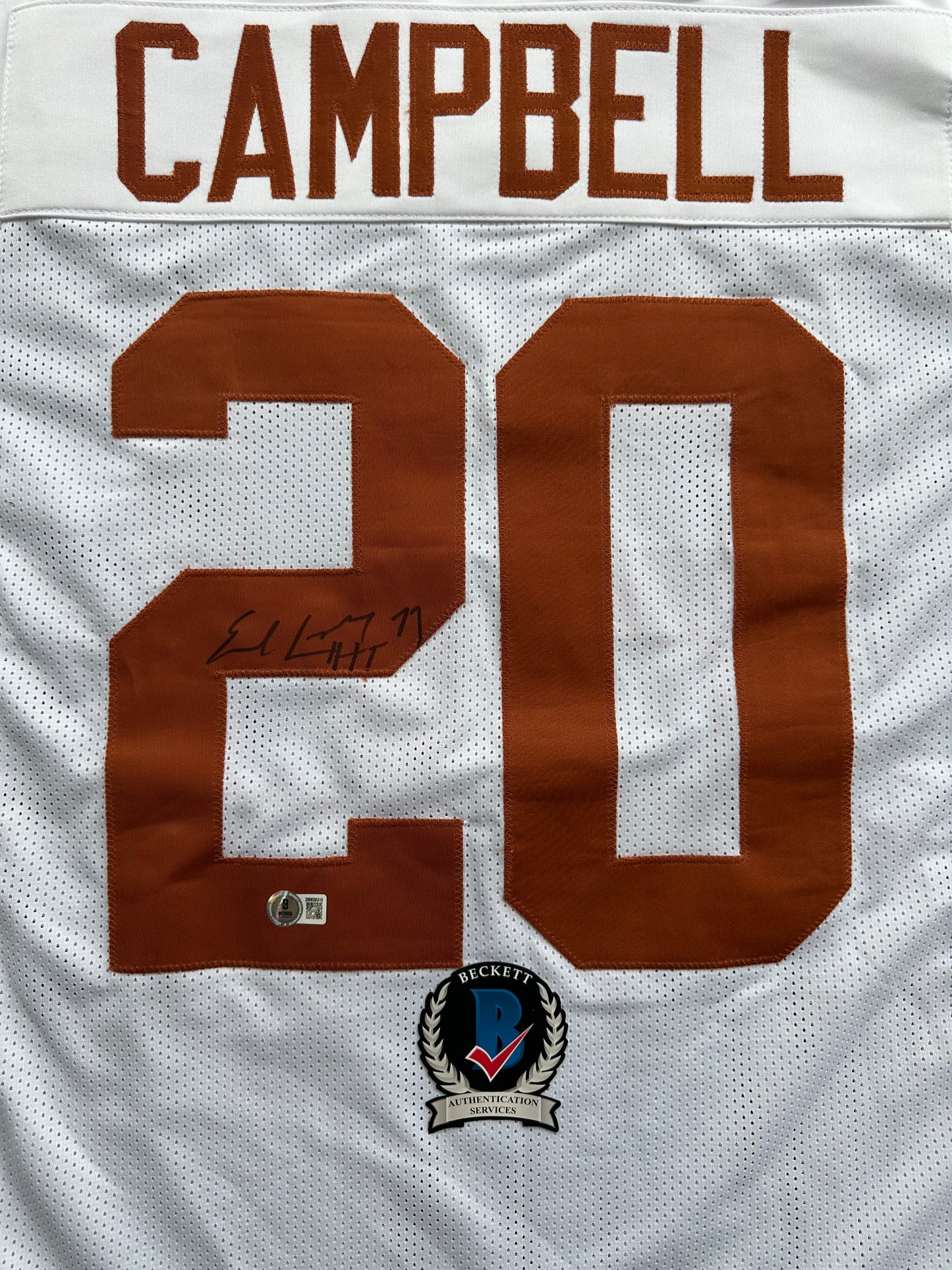 EARL CAMPBELL SIGNED WHITE FOOTBALL JERSEY TEXAS LONGHORNS BAS COA